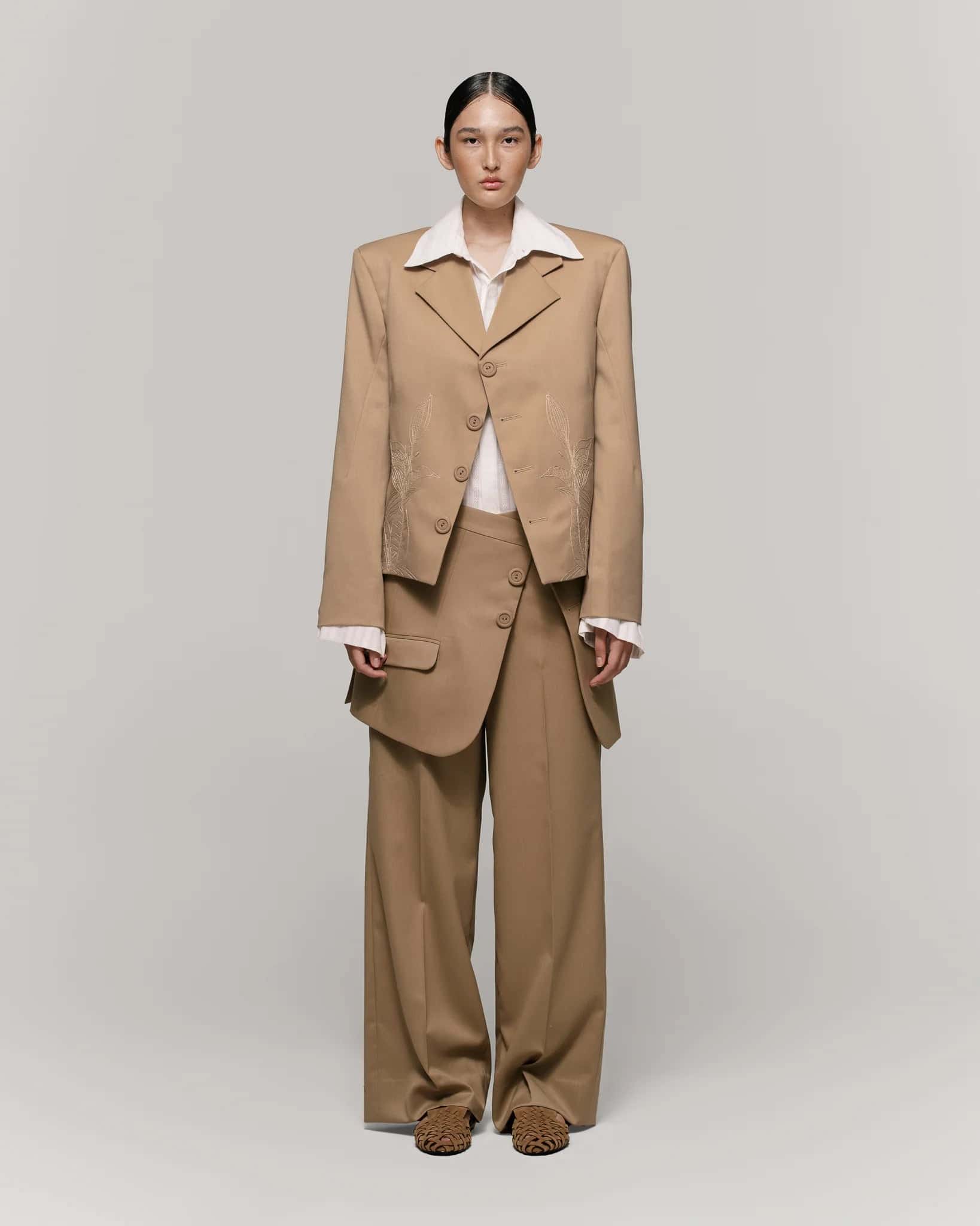 Traje Ambar