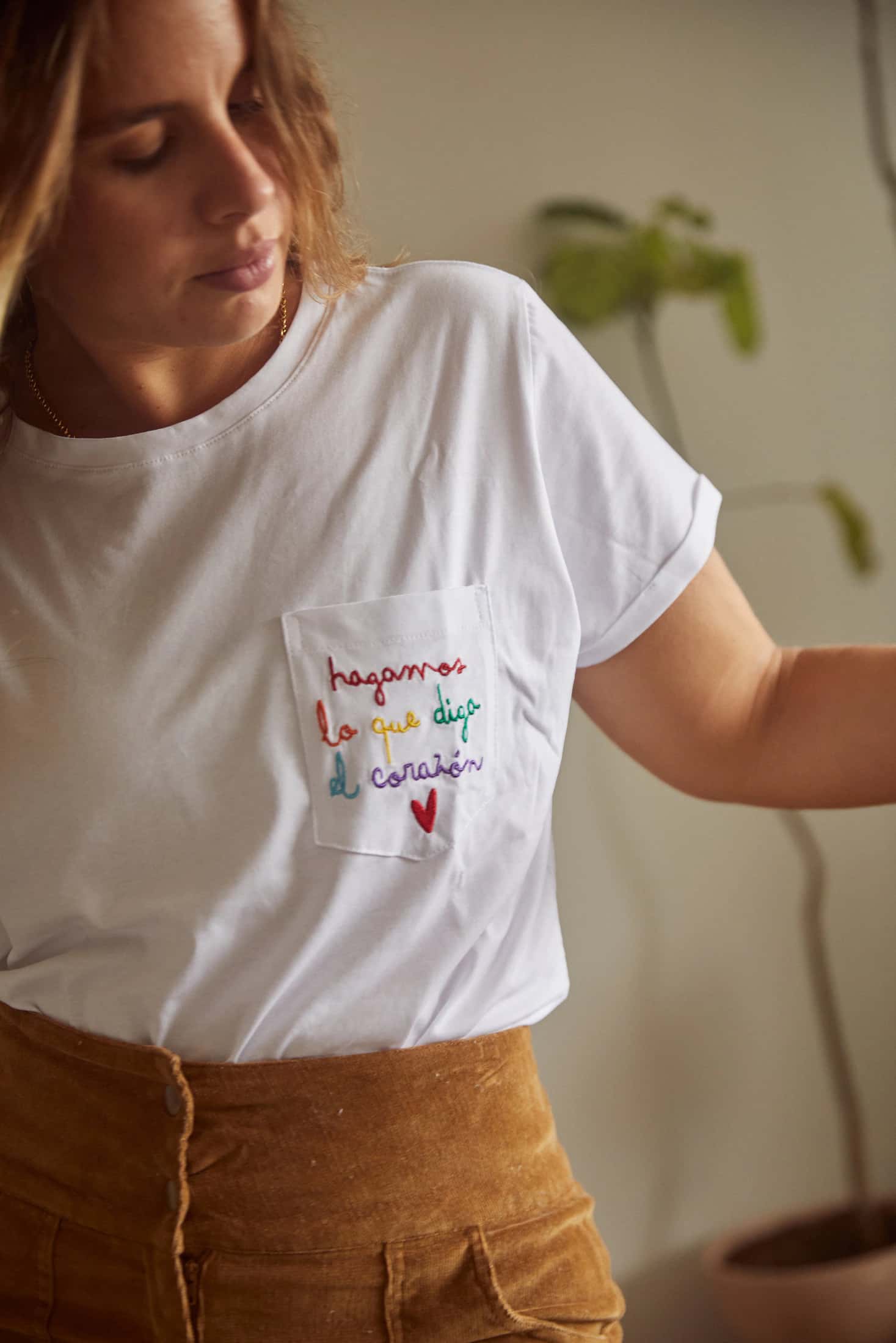 Hagamos Lo Que Diga El Corazón Embroidered Oversized Tee