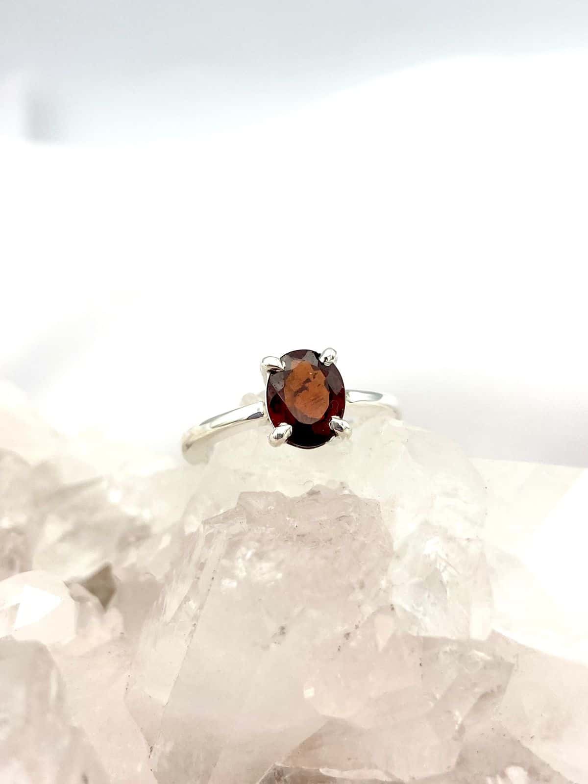 Anillo Granate Ovalado