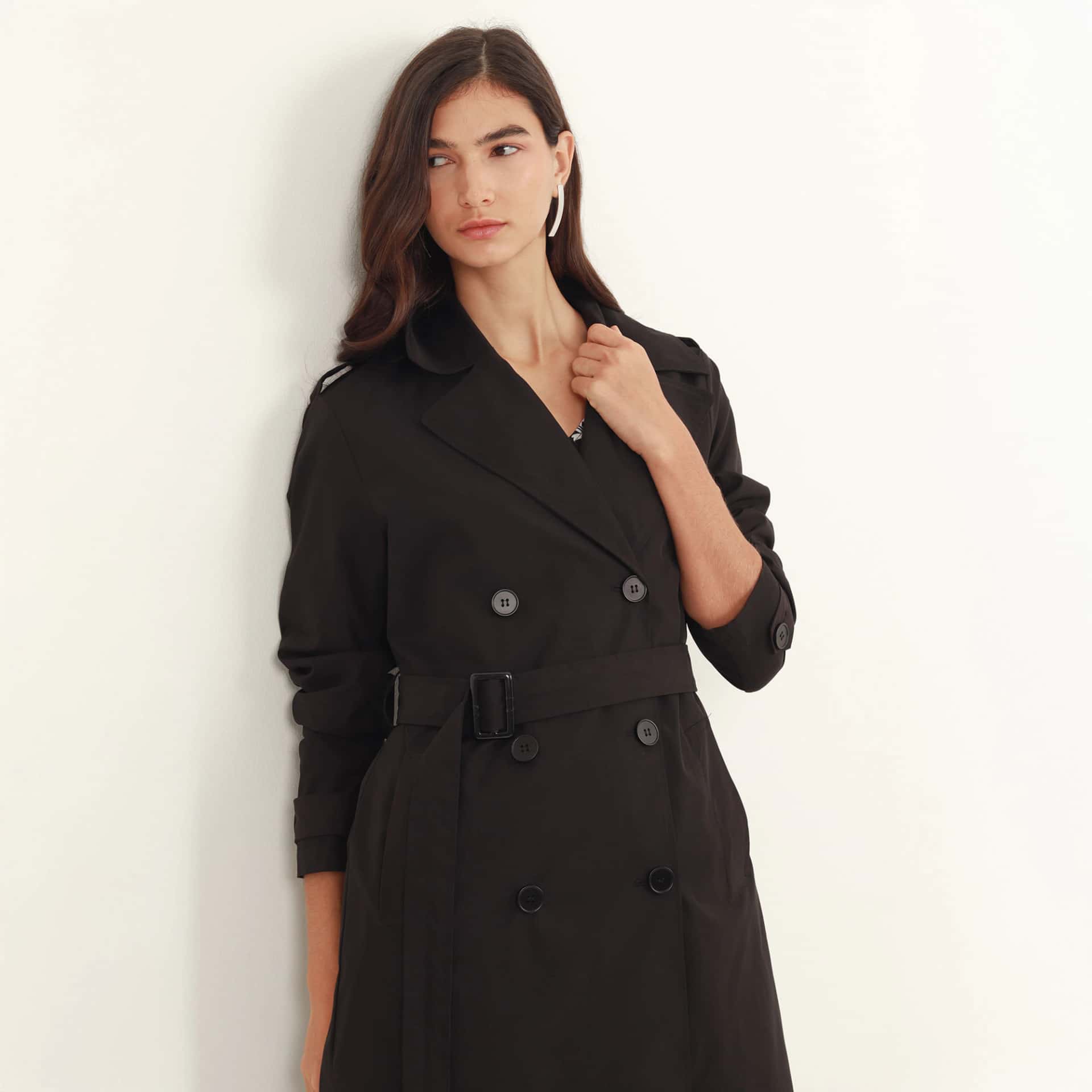 Gabardina clásica de largo medio con diseño cruzado - miniatura 6