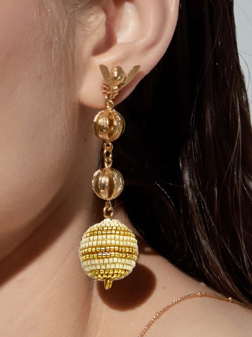 Aretes largos transición beige dorado - miniatura 2