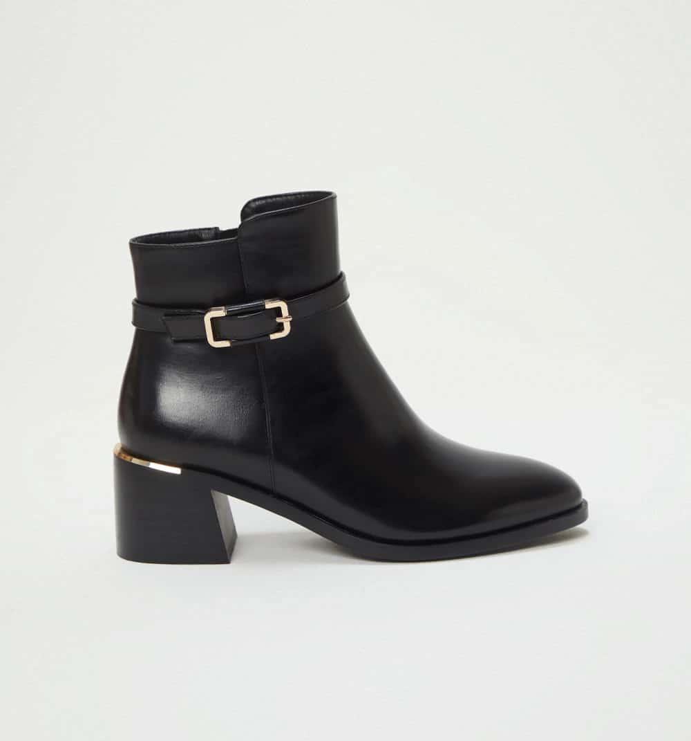 Botin con hebilla lateral