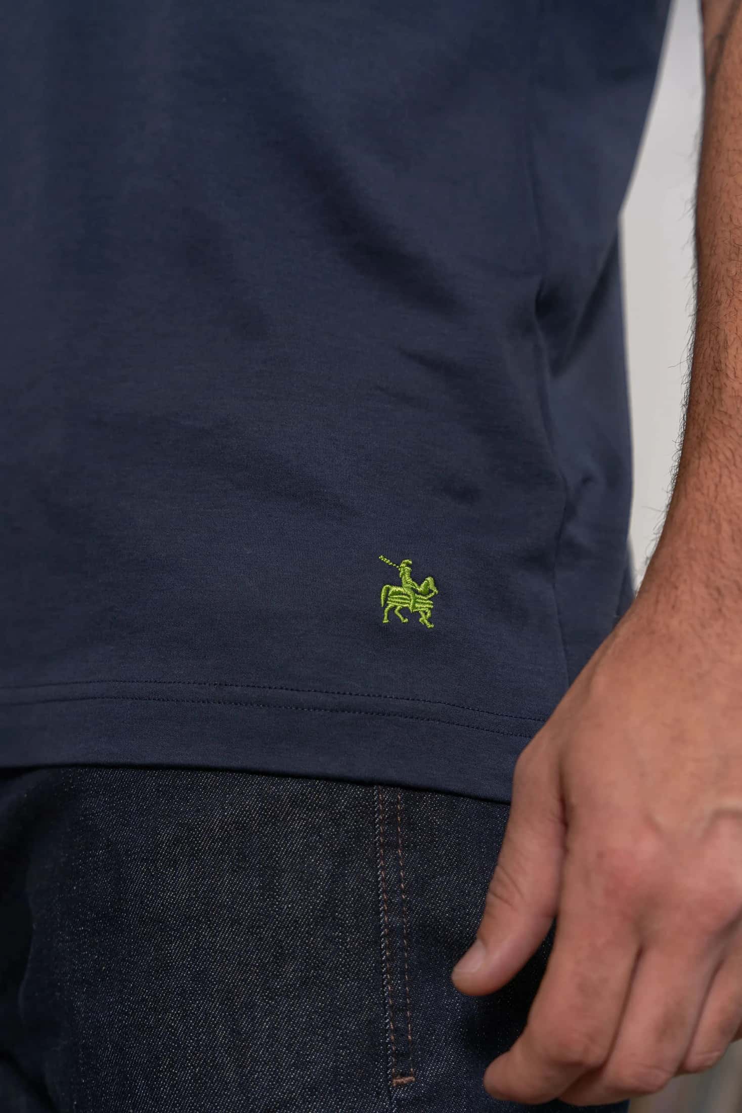 Camiseta Premium Hombre Azul Oscuro - miniatura 4
