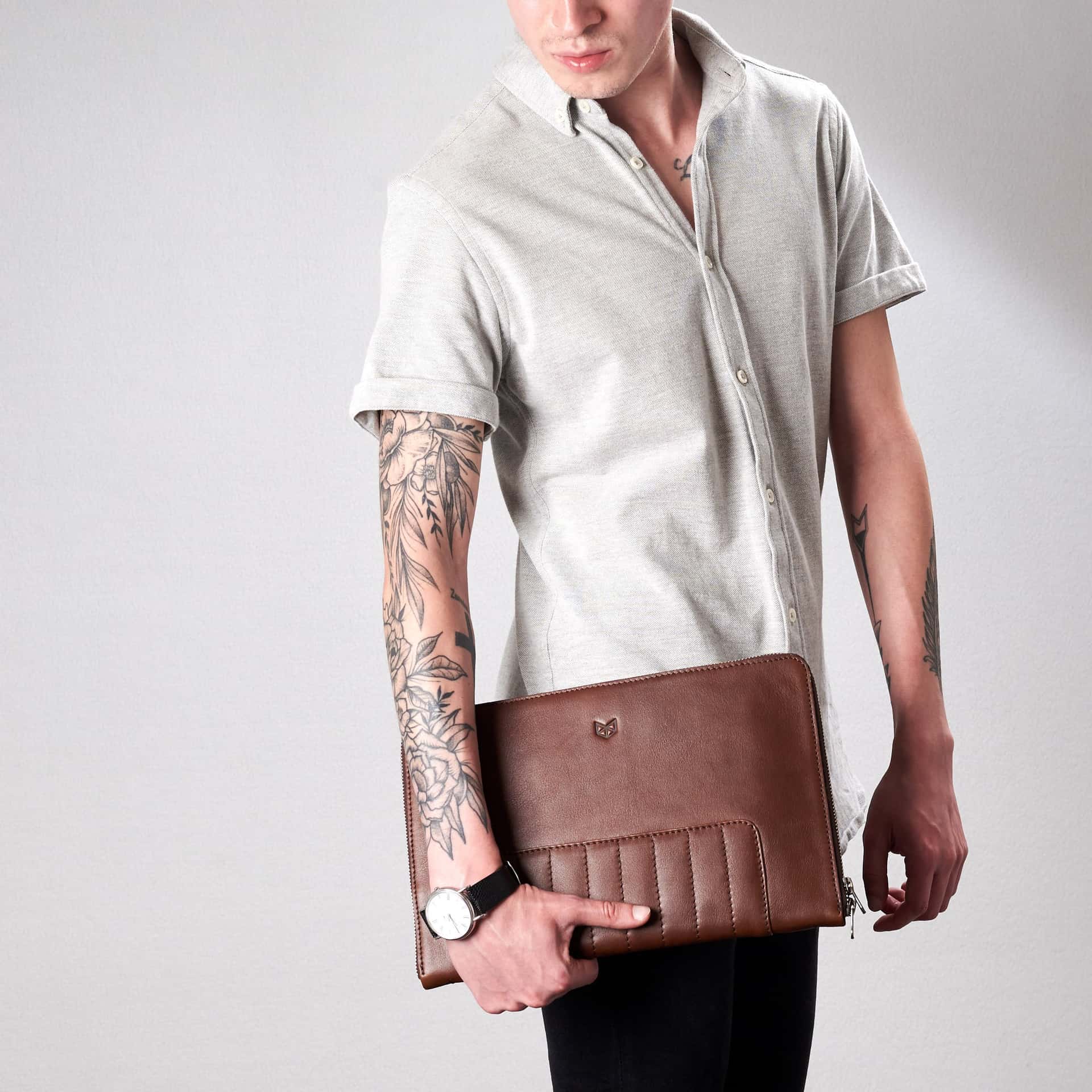 Muze Laptop Portfolio · Brown