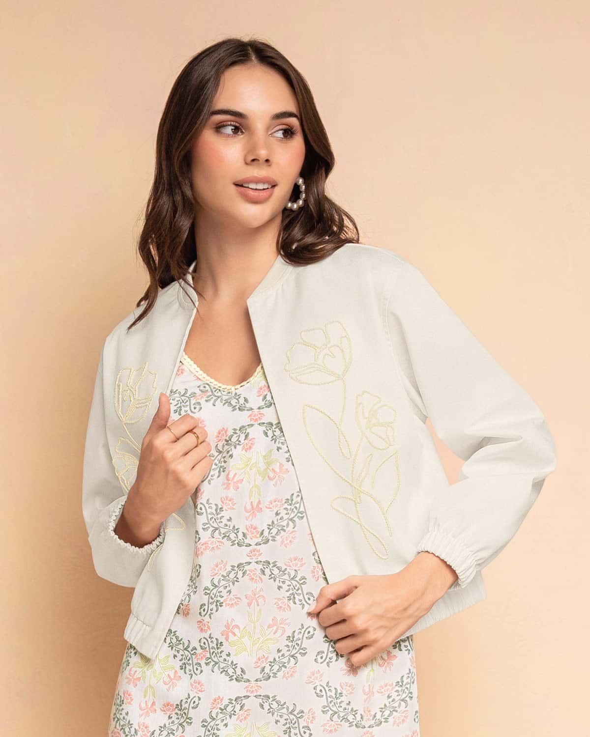 Chaqueta abierta manga larga con bordado