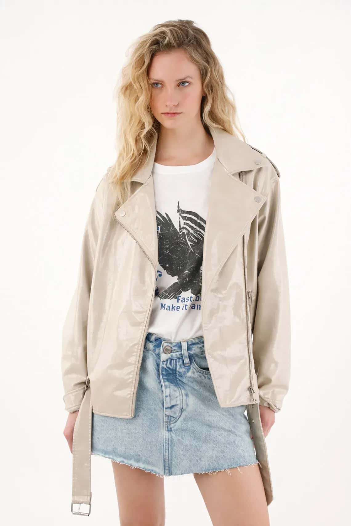 Chaqueta tipo cuero brillante para mujer