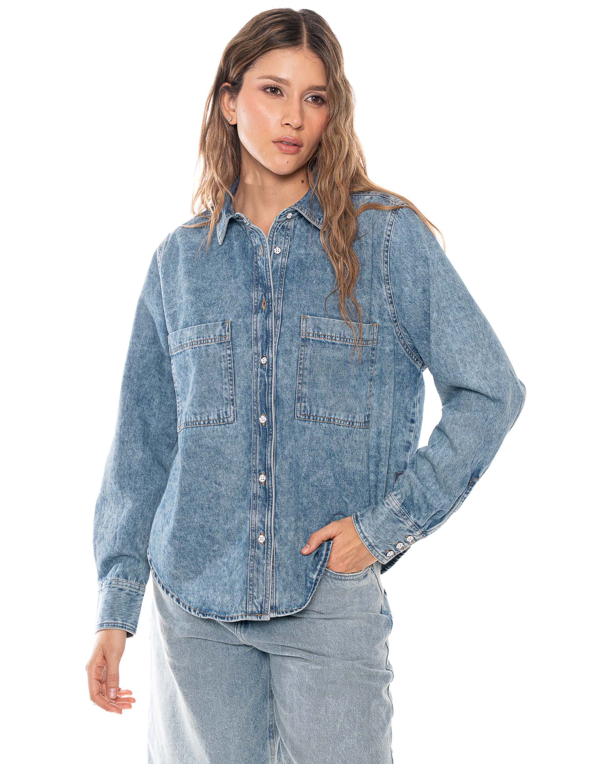 Camisa Manga Larga Chambray Con Bolsillos