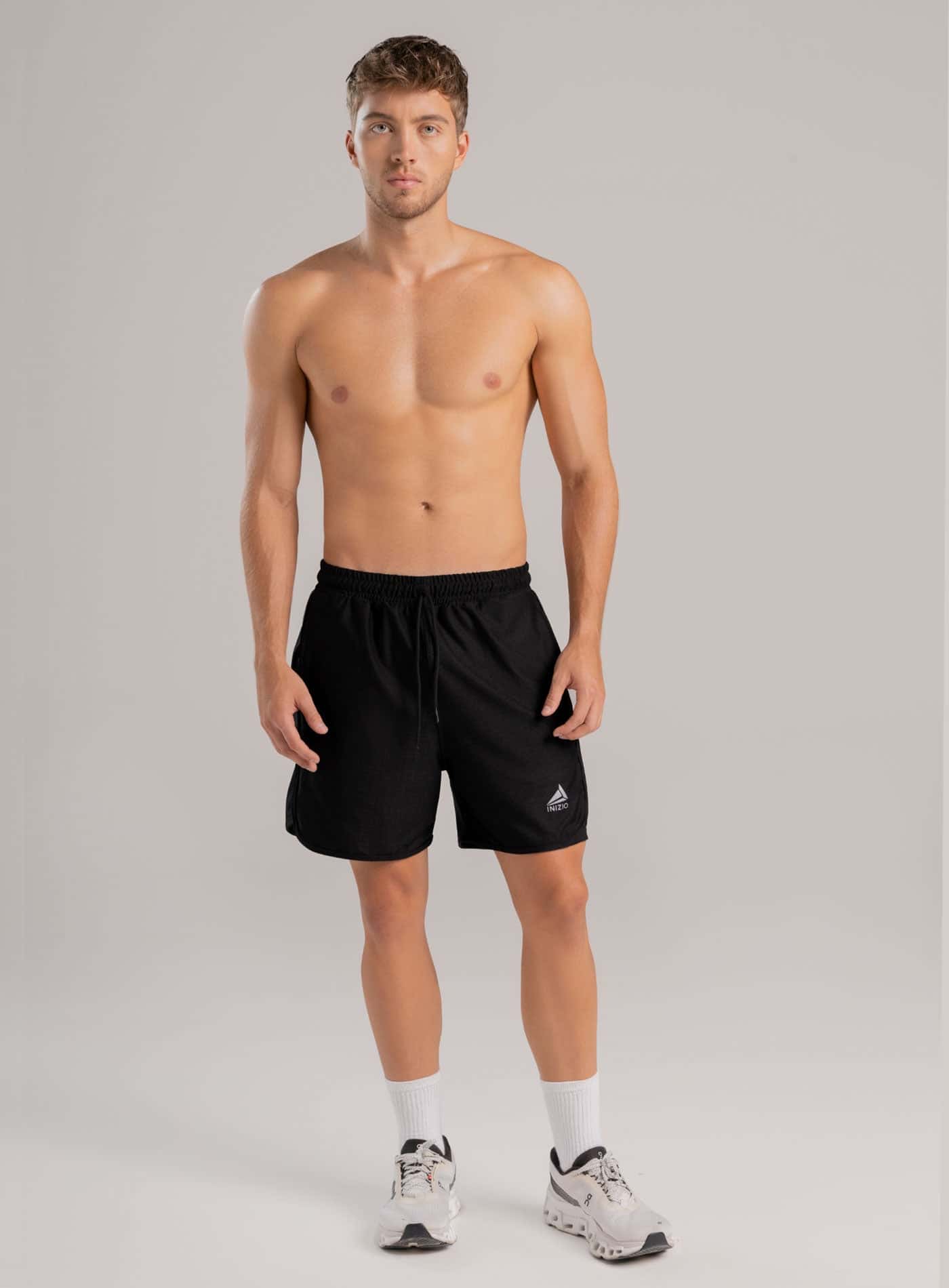 PANTALONETA DEPORTIVA CON CORTES DIAGONALES INCLUYE SHORT INTERNO