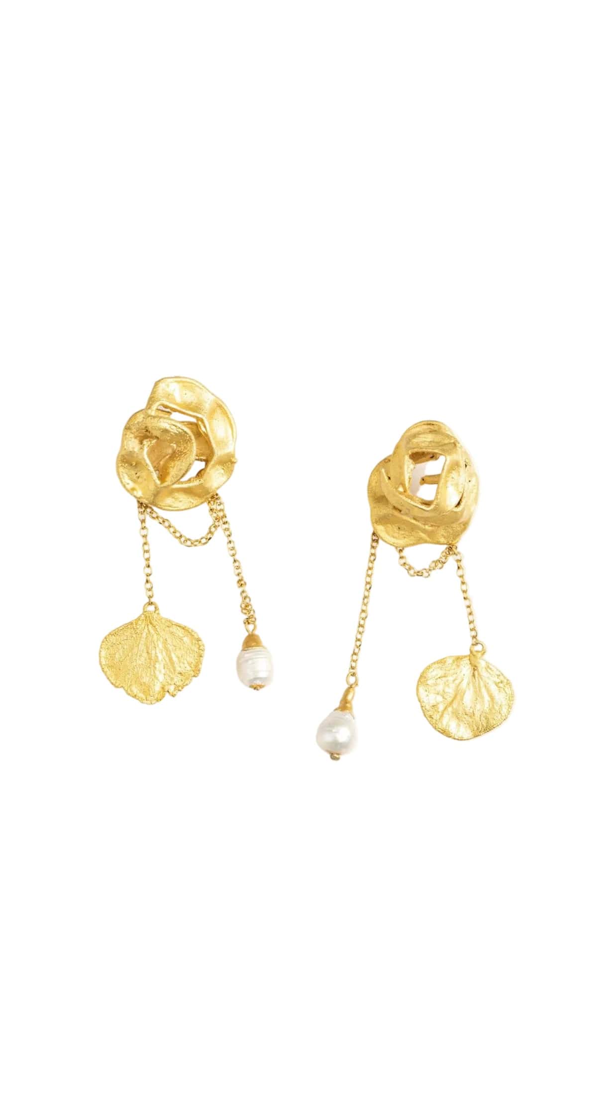 ARETES ACACIA CON PÉTALO REMOVIBLE CADENAS Y PERLAS