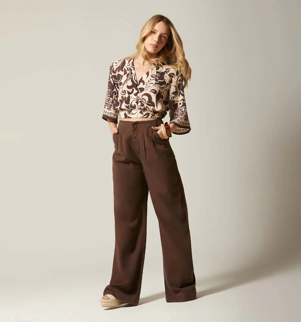 Pantalon tiro alto bota ancha