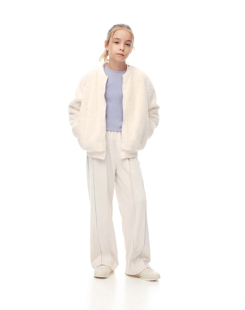 Pantalón tiro medio bota ancha crema niña