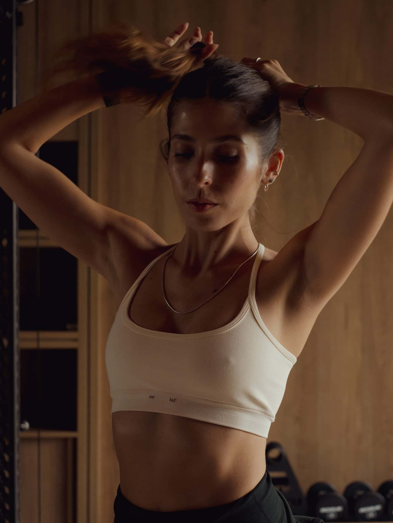 AIRY SEAMLESS CROP TOP - VANILLA