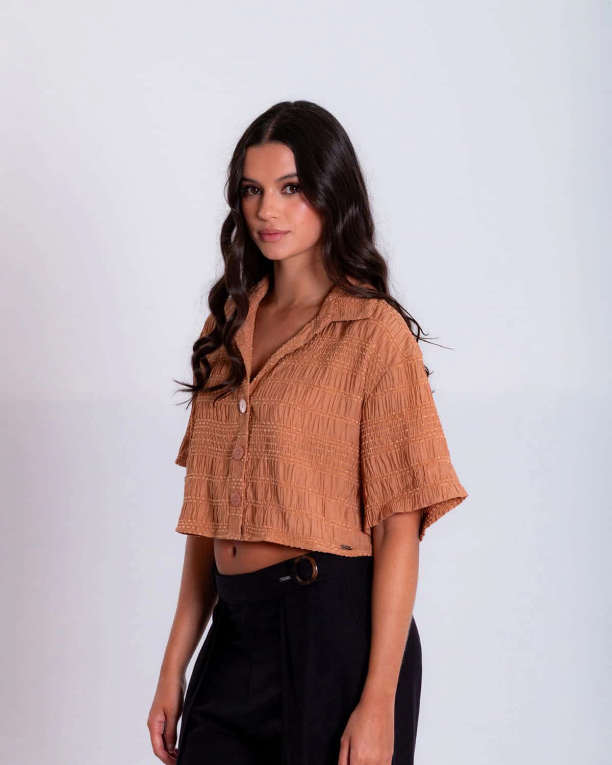Camisa cafe manga corta para mujer