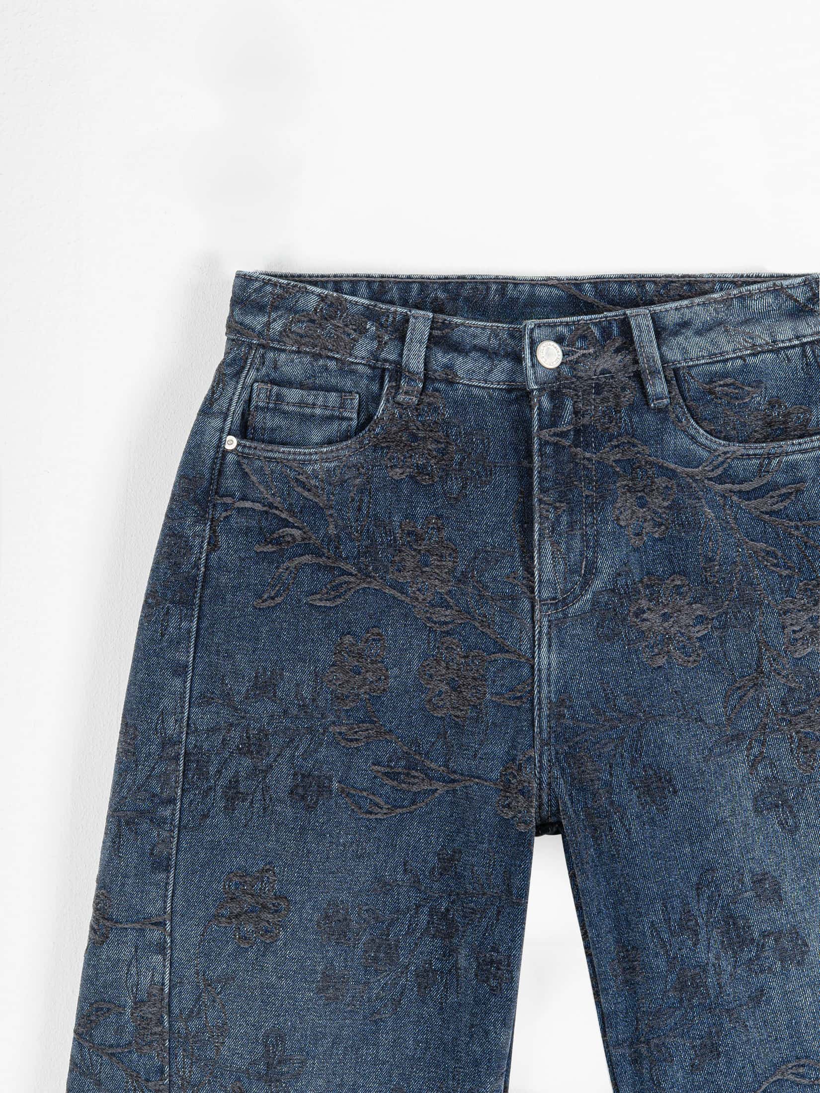 Ref: 066579 Jean mom flare, rígido, detalle de tela bordada, con cortes, tiro alto, tono gris - miniatura 8
