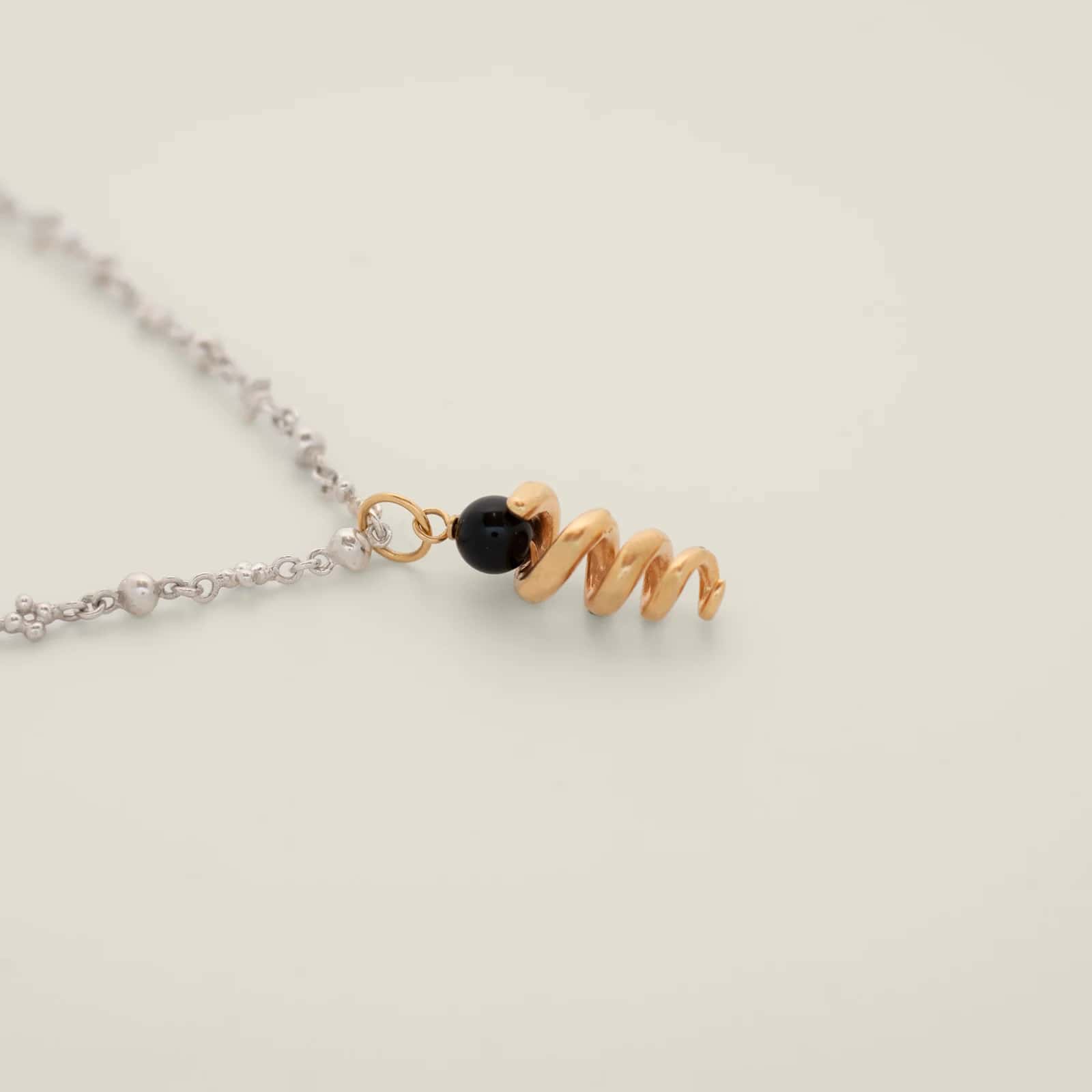 Kundali Pendant Onyx Gold