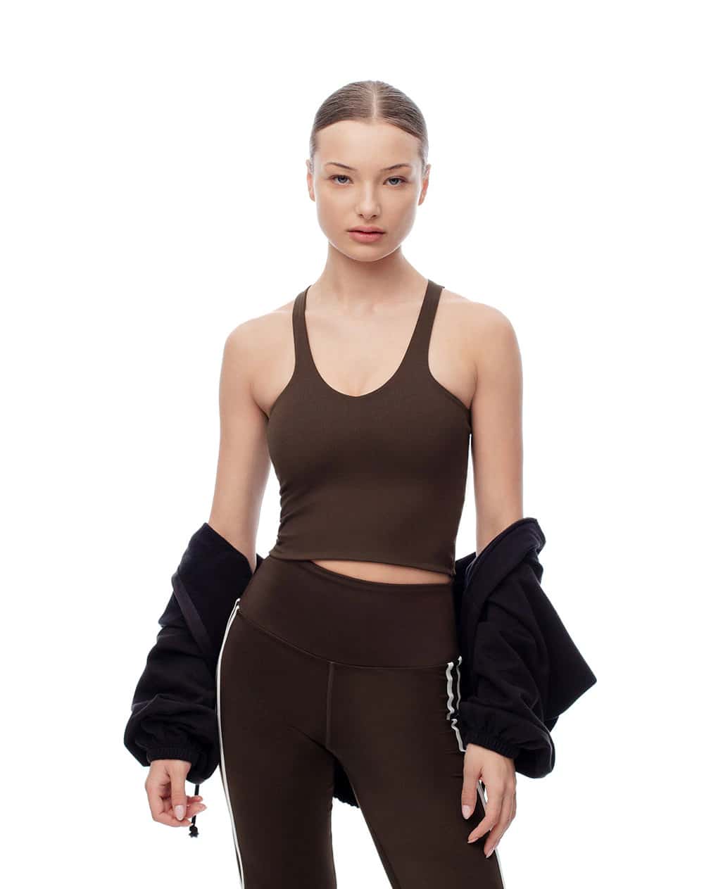 Crop top deportivo secado rápido uso 2 en 1 chocolate mujer