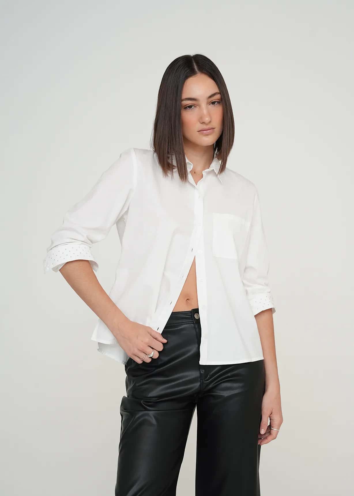 Camisa con detalles brillantes