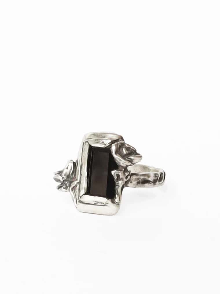 ONYX FLOWER RING