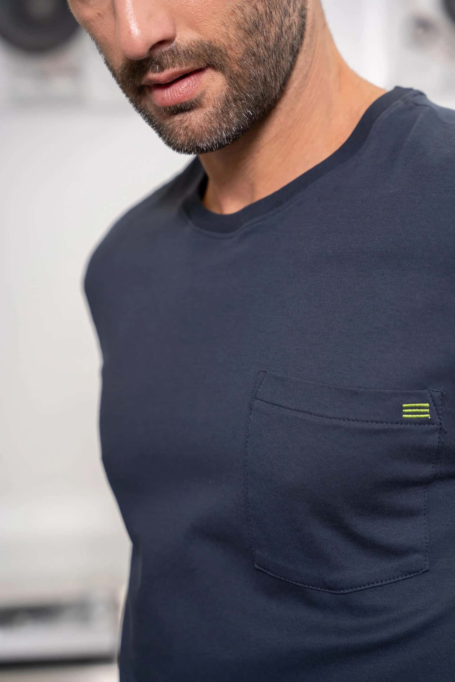 Camiseta Premium Hombre Azul Oscuro - miniatura 3