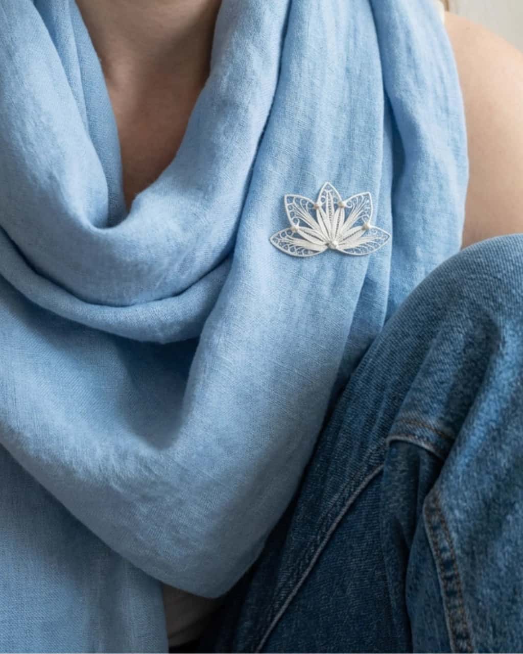 Prendedor Flor de Loto en Plata Filigrana