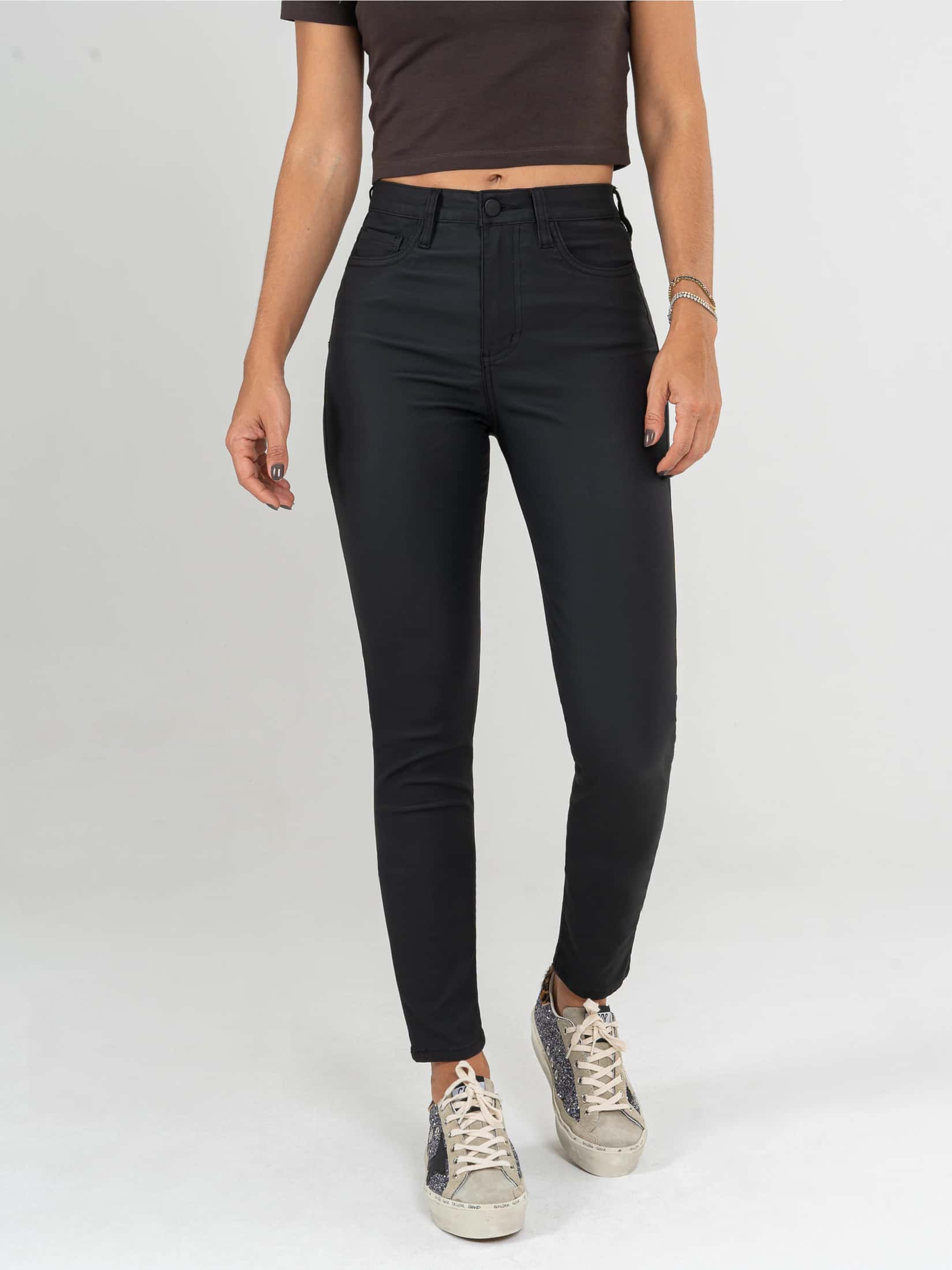 Ref: 066154 Pantalón Skinny, stretch, tiro alto, efecto cuero, tono negro.
