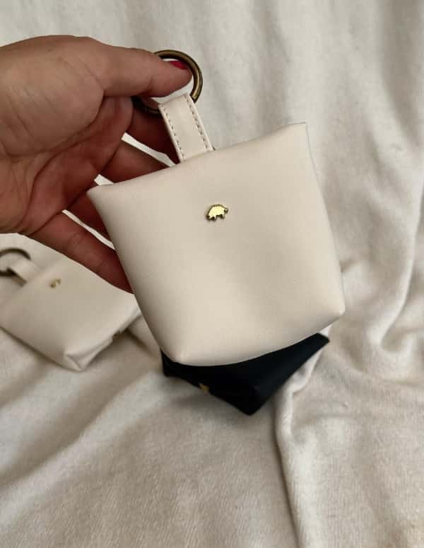 CHARM MONEDERO BEIGE