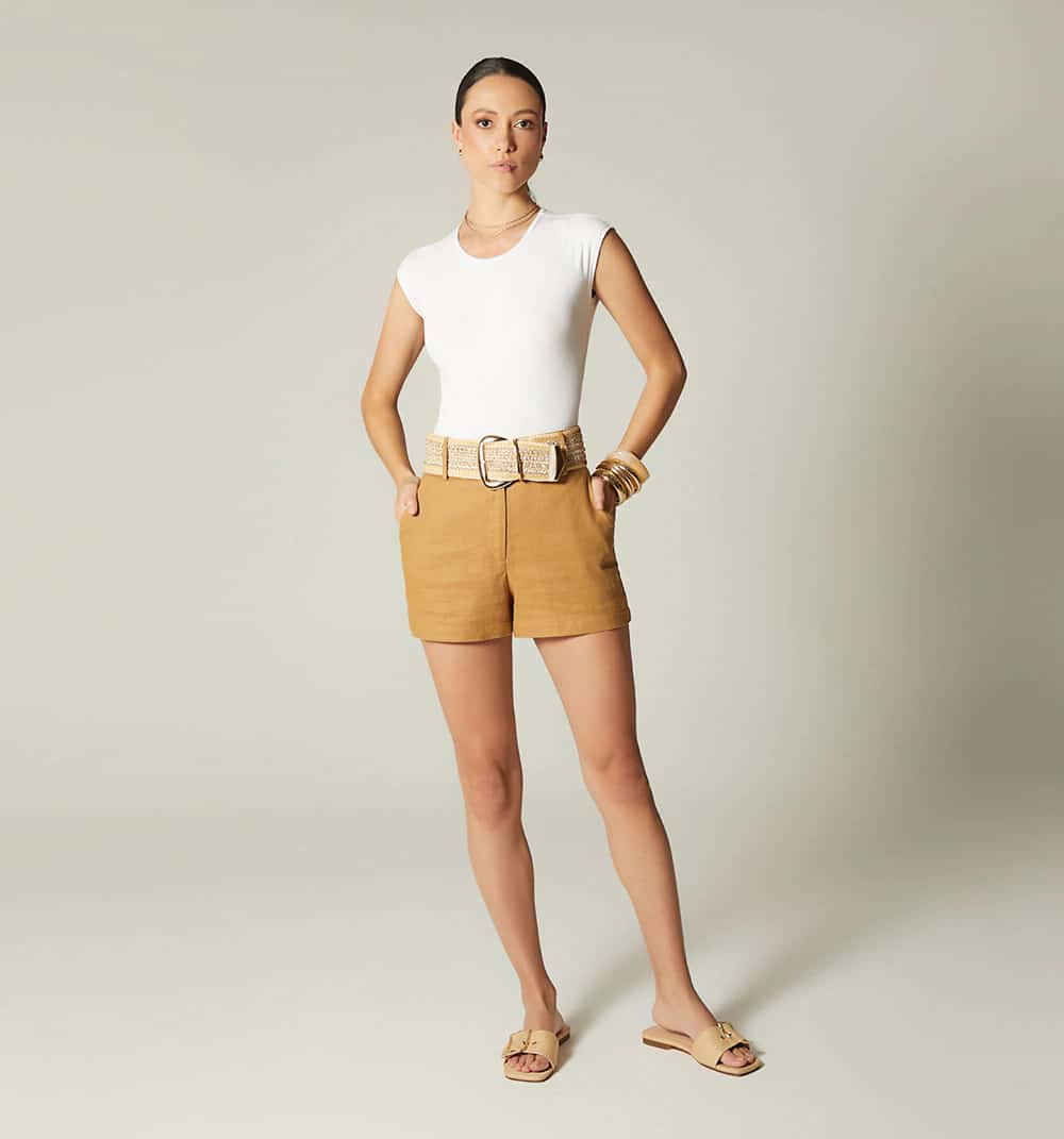 Short tiro super alto con correa