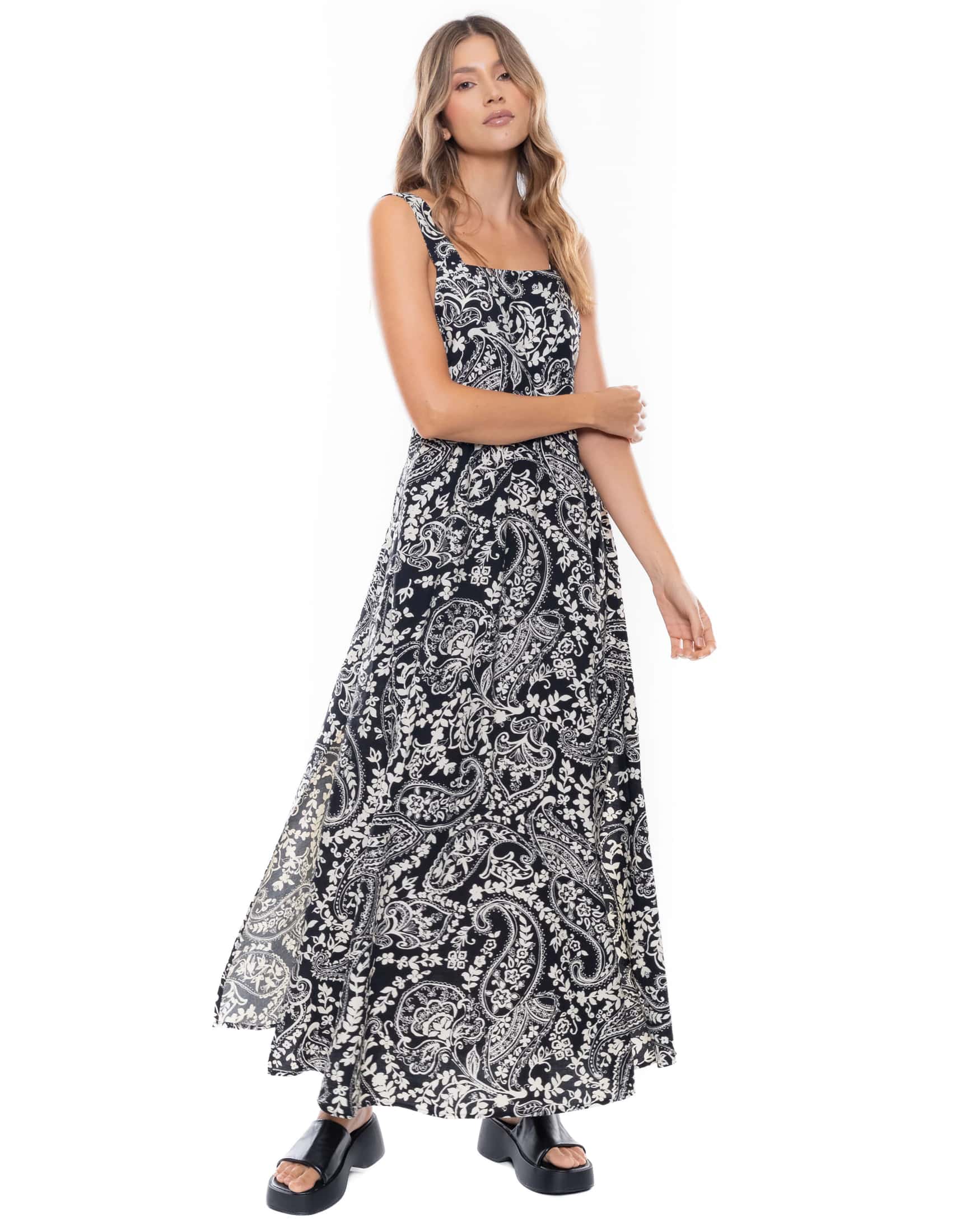 Maxi Vestido Con Escote En Espalda