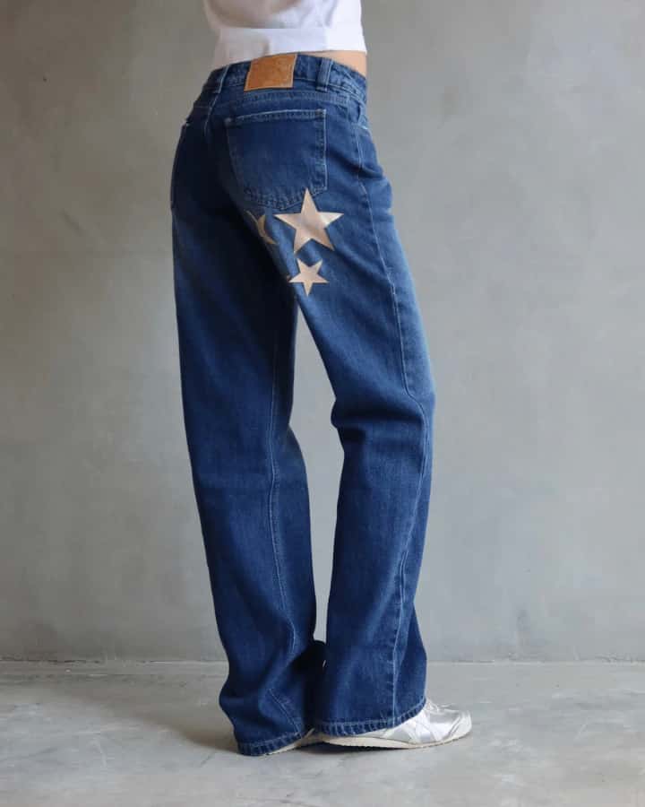 JEAN EXTRA LOW STRAIGHT FIT CROC BEIGE STARS AZUL - miniatura 3