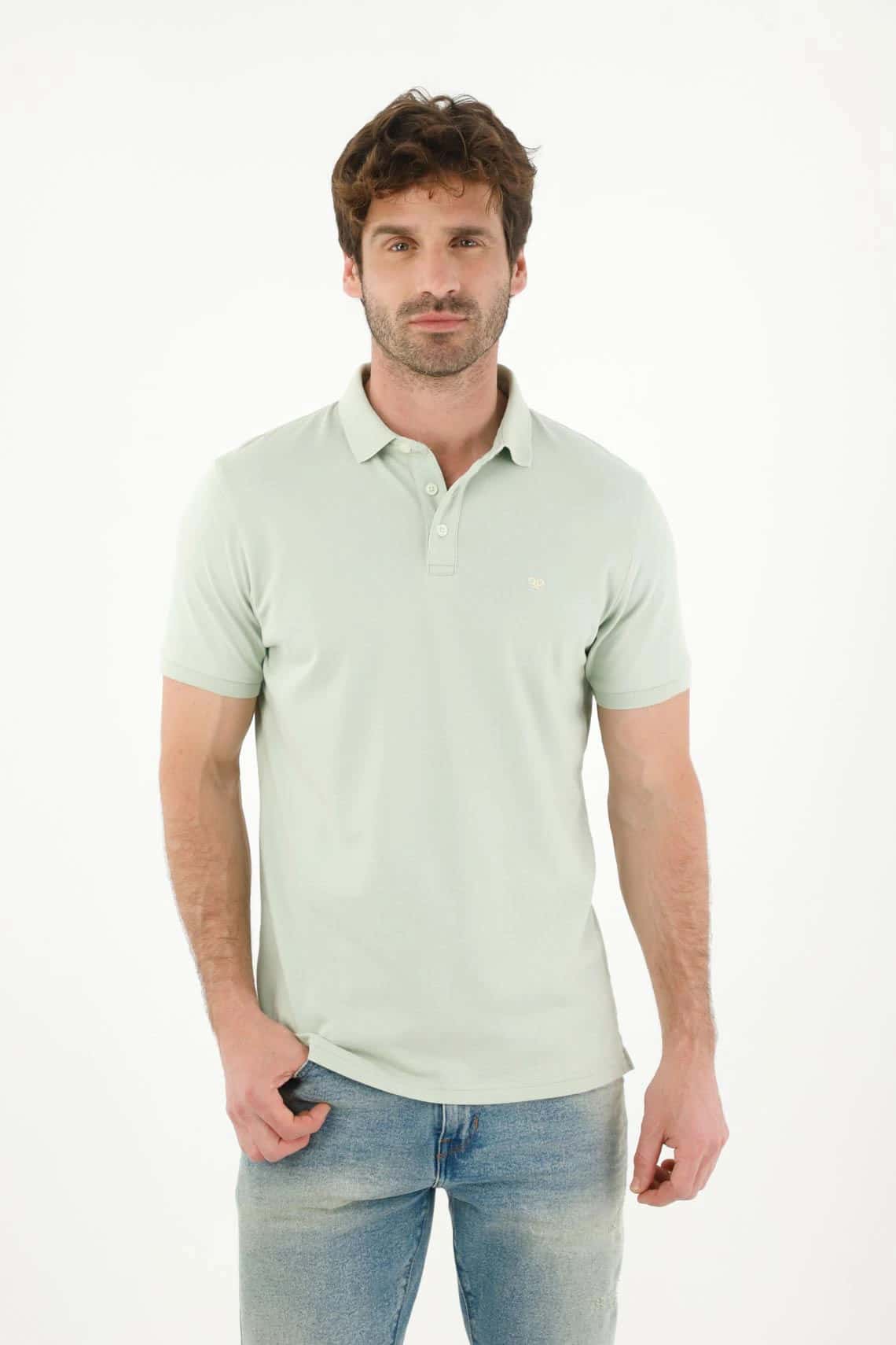 Polo en tela piqué lycra verde con diseño limpio para hombre con detalle único