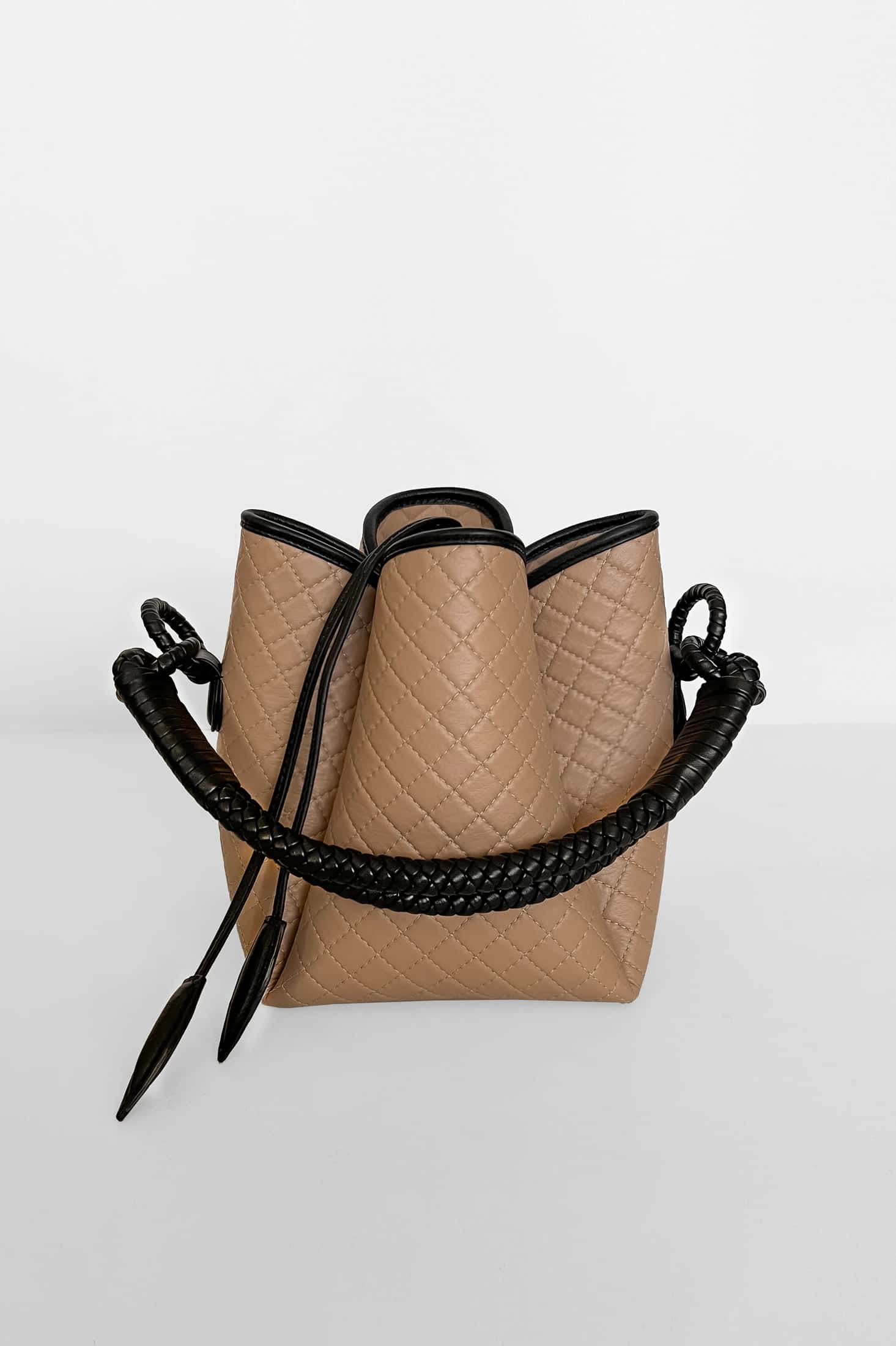 Tulip Bucket Bag, Cappuccino & Black