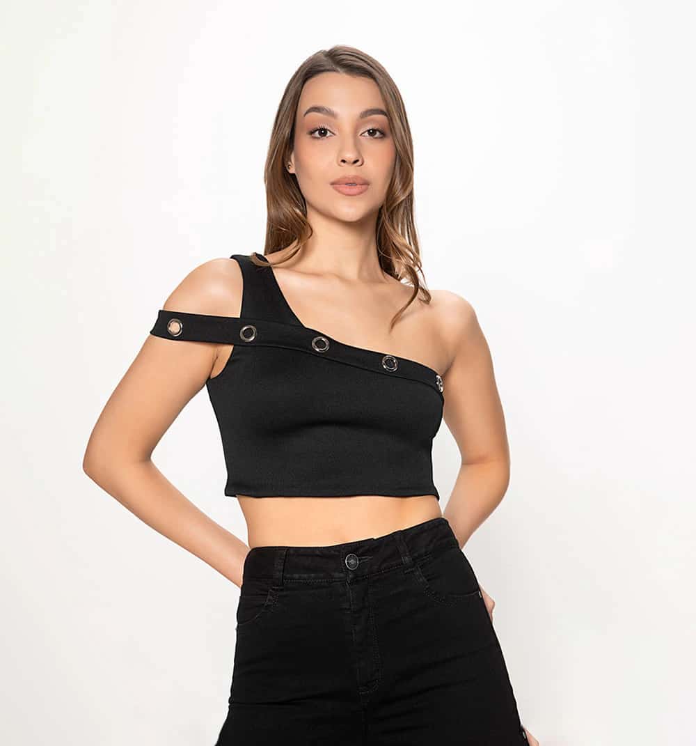 Blusa hombro descubierto con ojaletes
