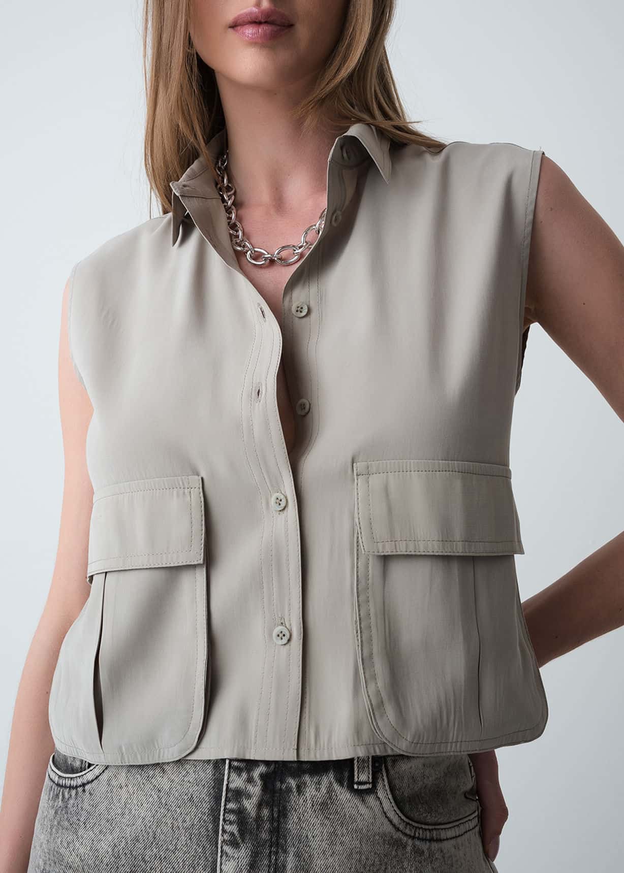 Camisa con bolsillos tipo cargo