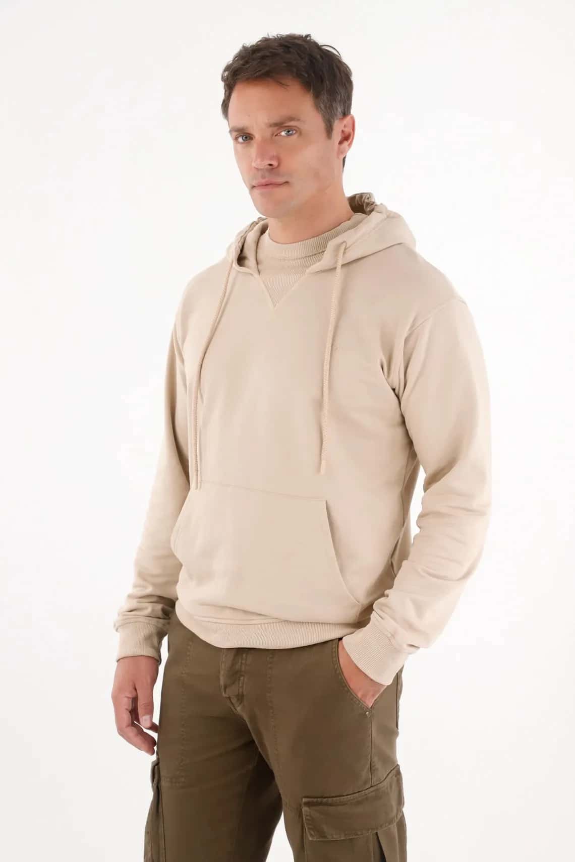 Buzo tipo hoodie con capucha café para hombre