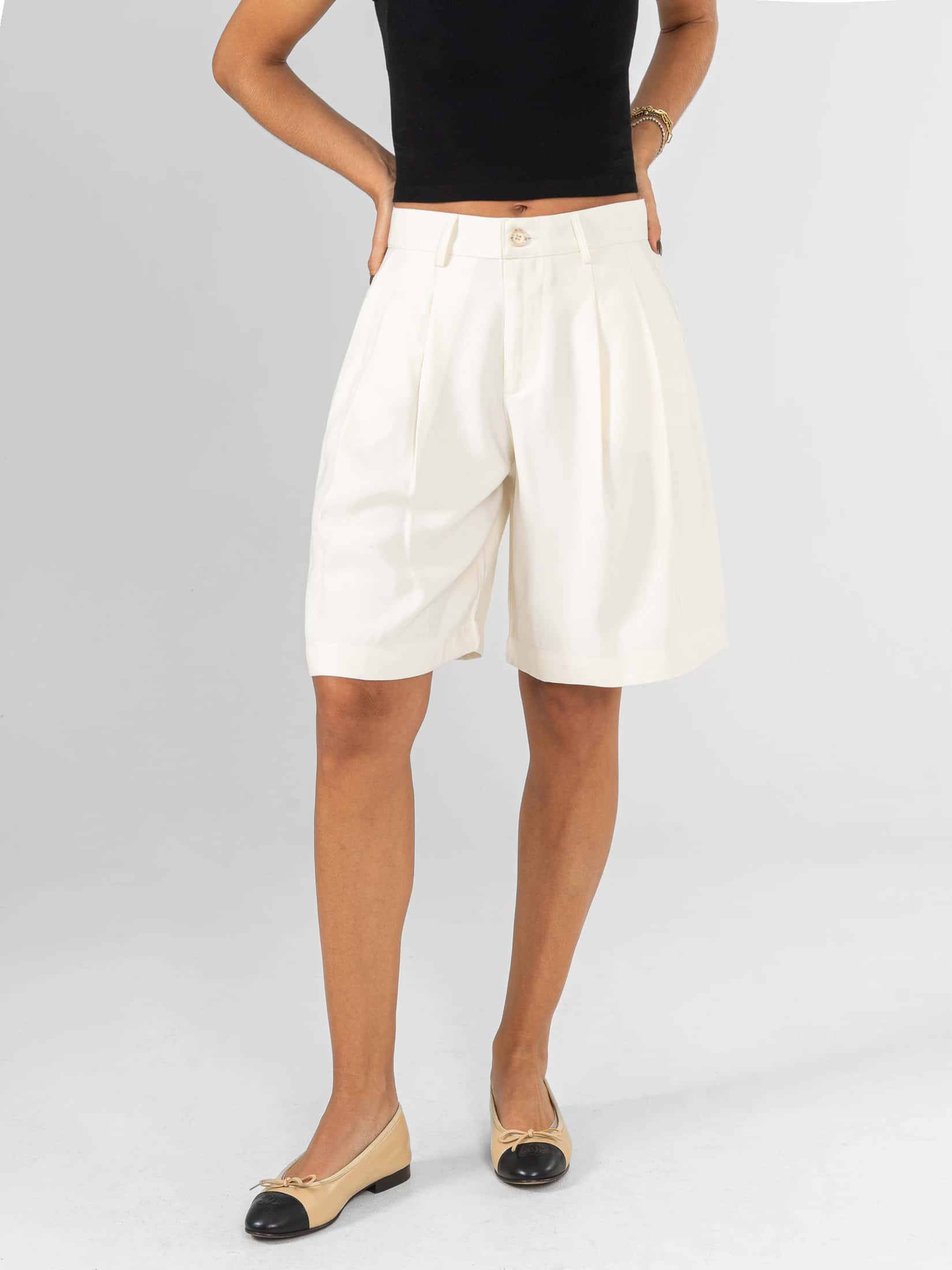 Ref: 0620457 Bermuda, prenses, tejido plano liviano, tiro alto, tono ivory.