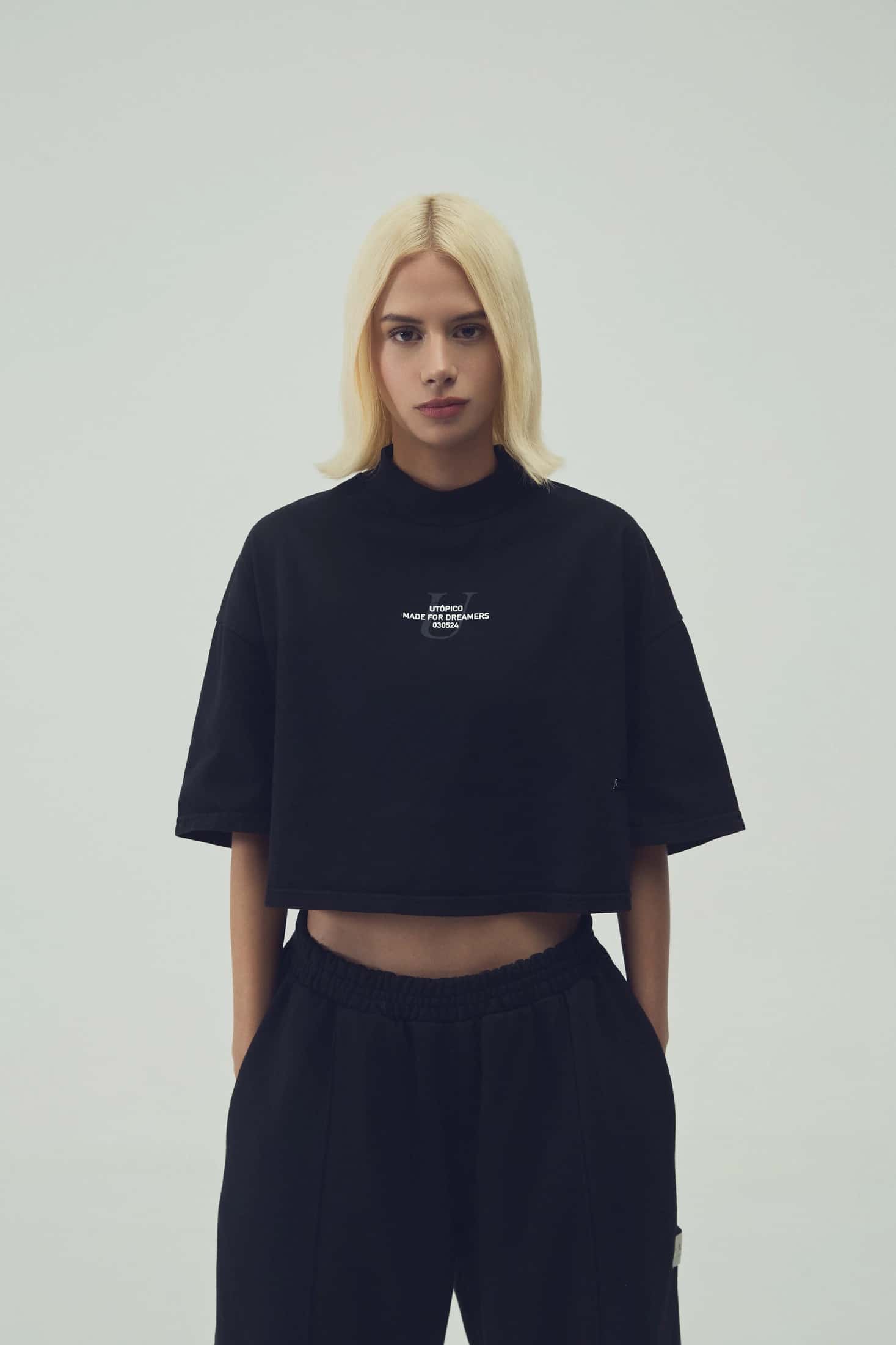 CAMISETA  CROPPED - NEGRO - miniatura 3