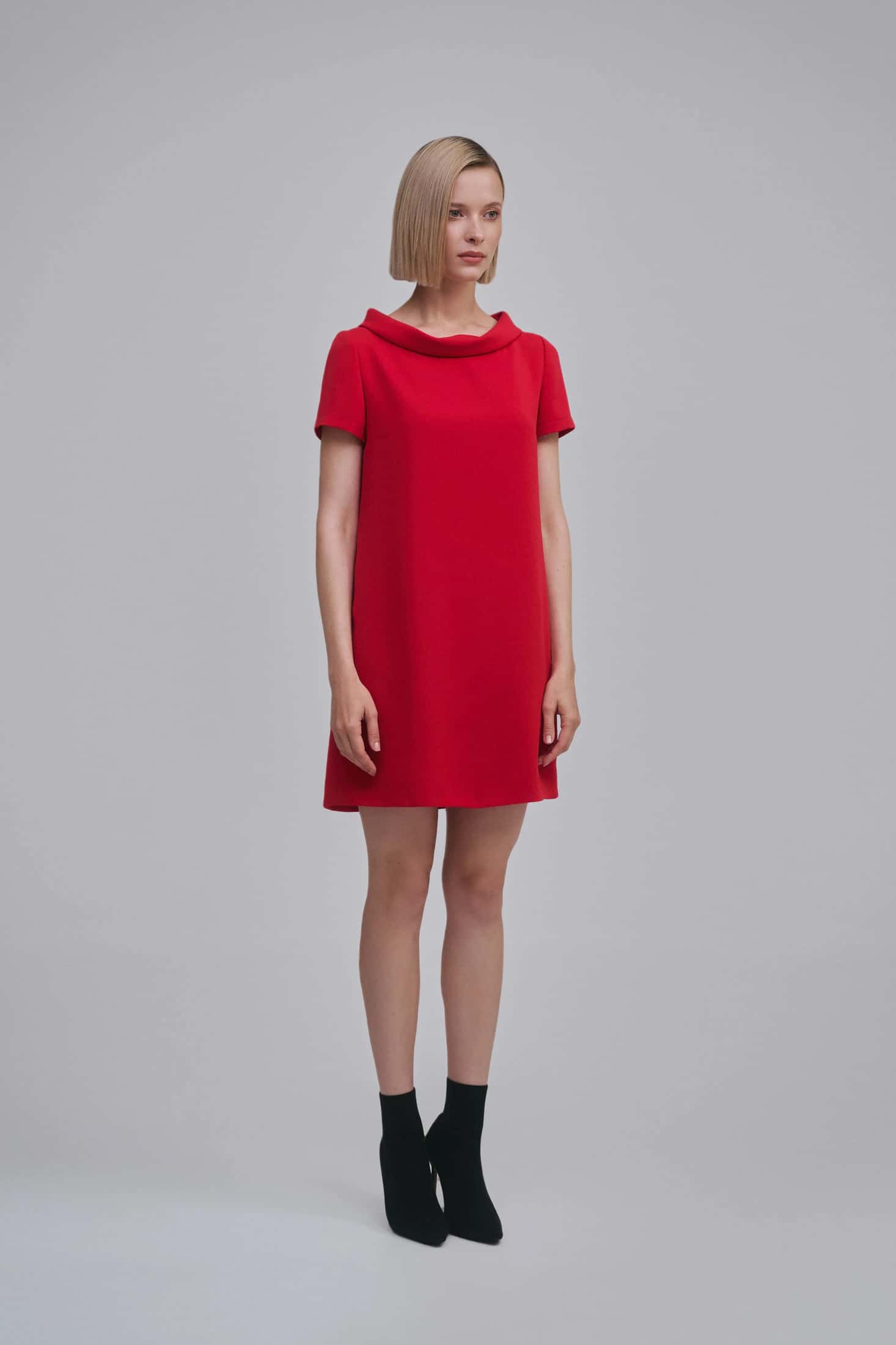Cowl-Collar Short-Sleeve Mini Dress - miniatura 3