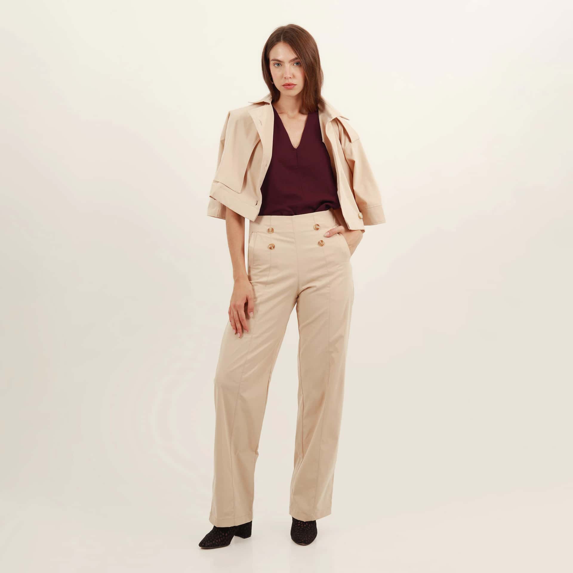 Pantalón palazzo con alforzas y botones