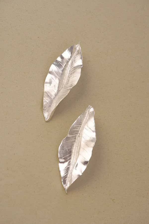 ARETES MAXI HOJAS HUITO PLATA - miniatura 3