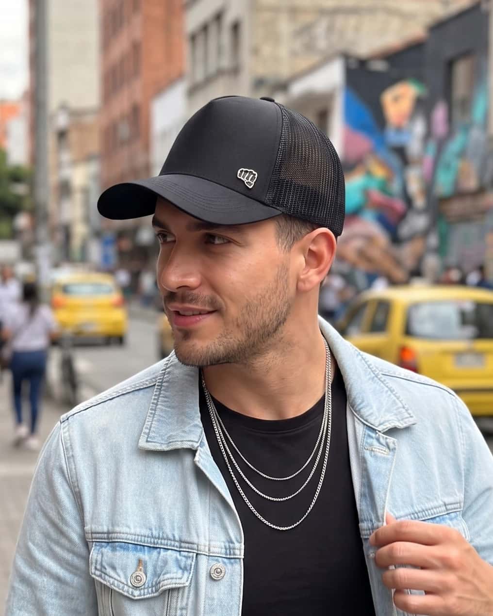 Gorra Fist Pin Trucker Negra