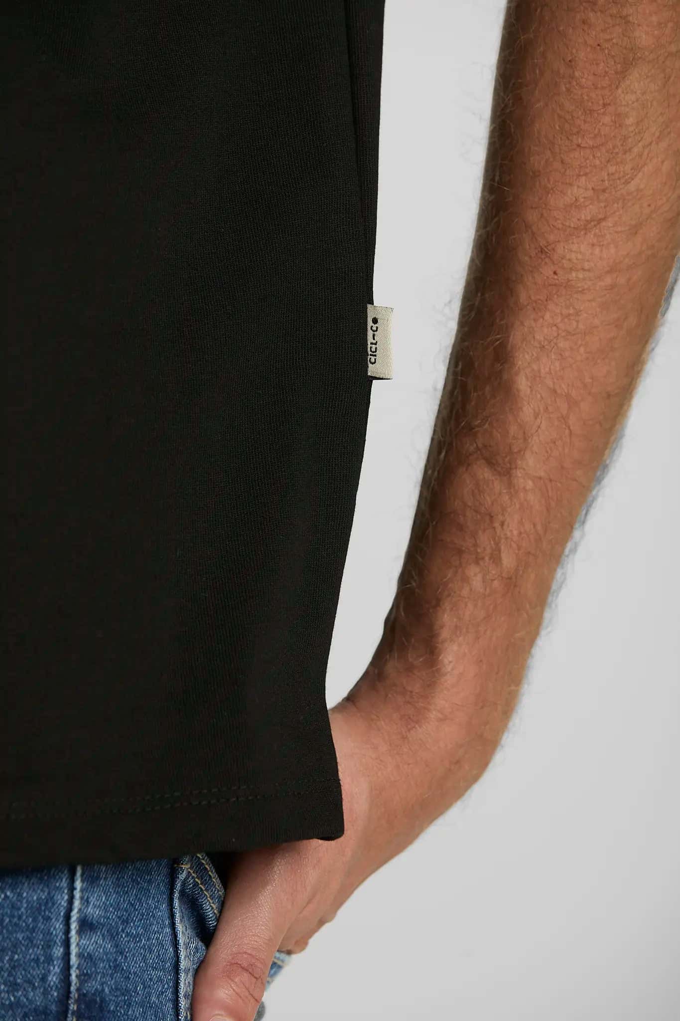 Camiseta básica negra - miniatura 5