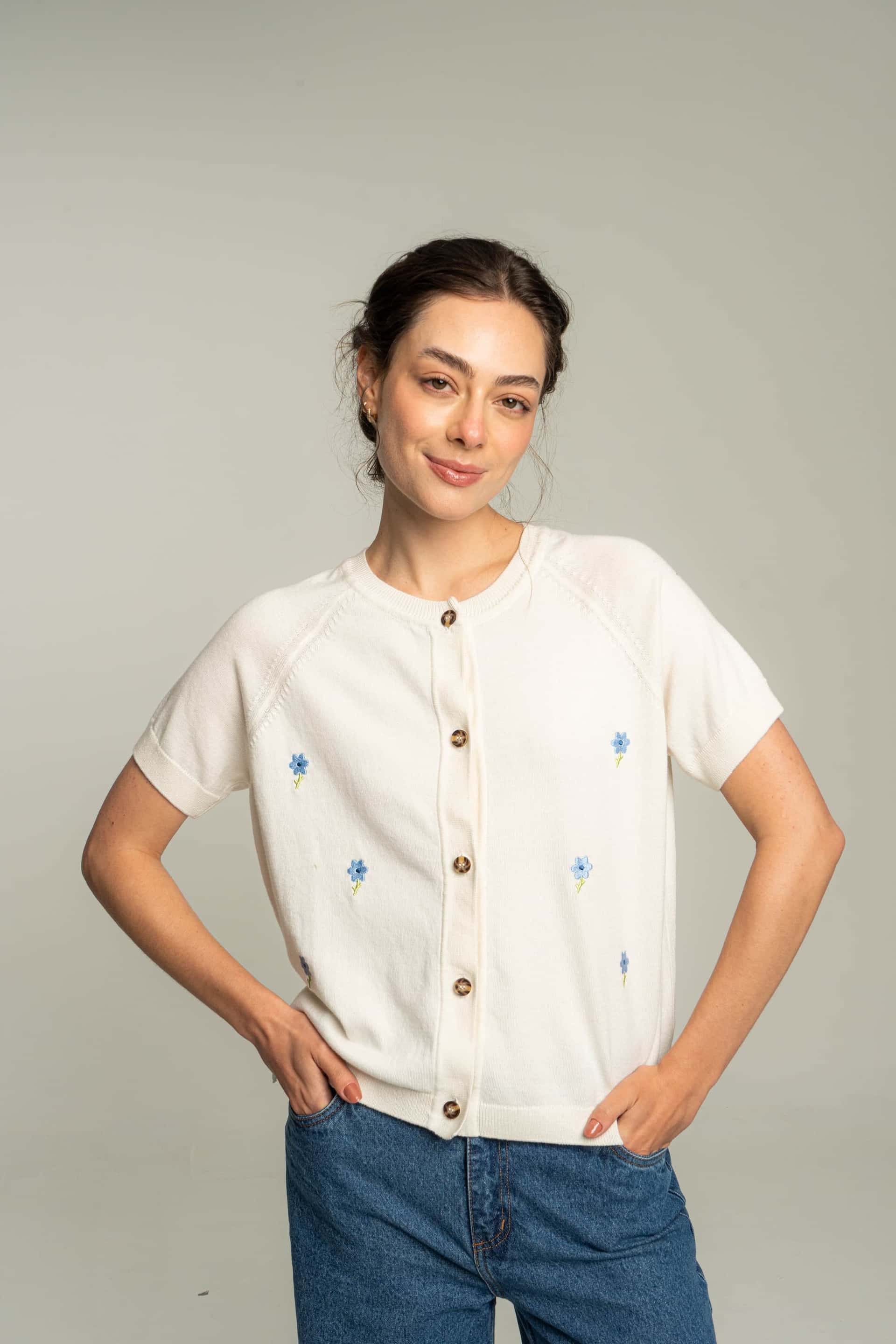 Cardigan corto flores bordadas - crudo
