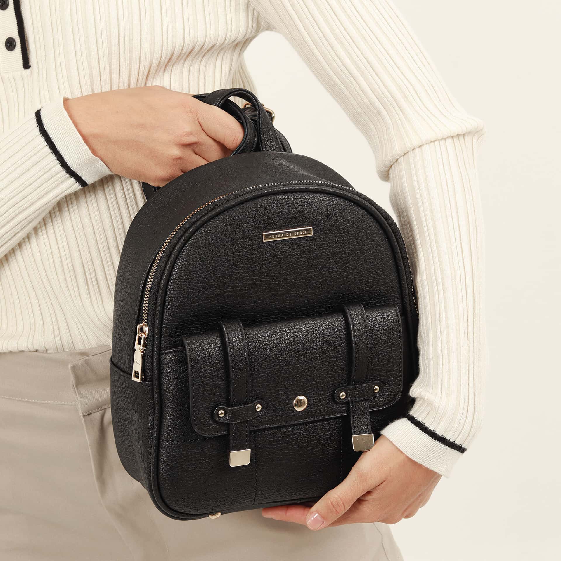 Morral mini en cuero sintético con bolsillo externo