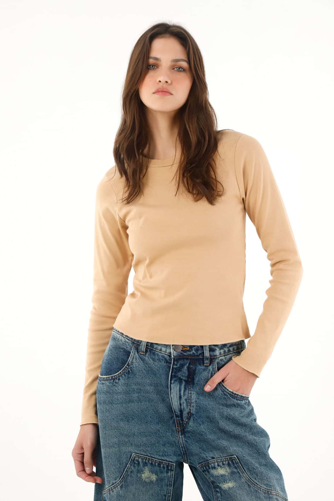 Camiseta manga larga ajustada café para mujer