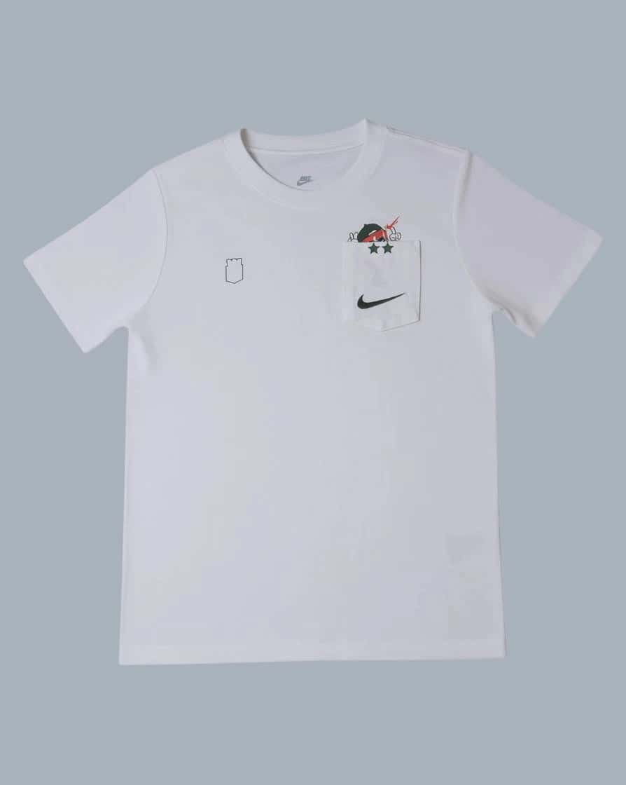 CAMISETA BLANCA CON BOLSILLO NIÑO