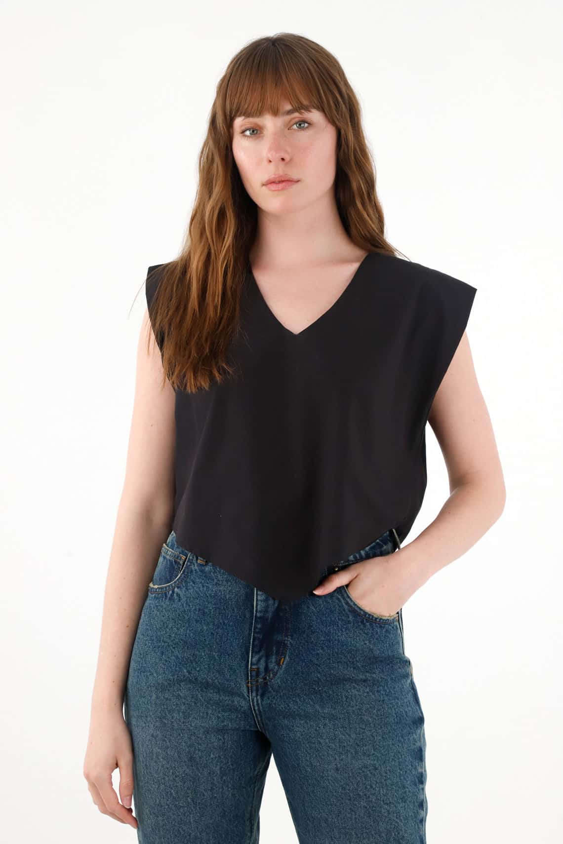 Camisa manga sisa escote en V negra para mujer