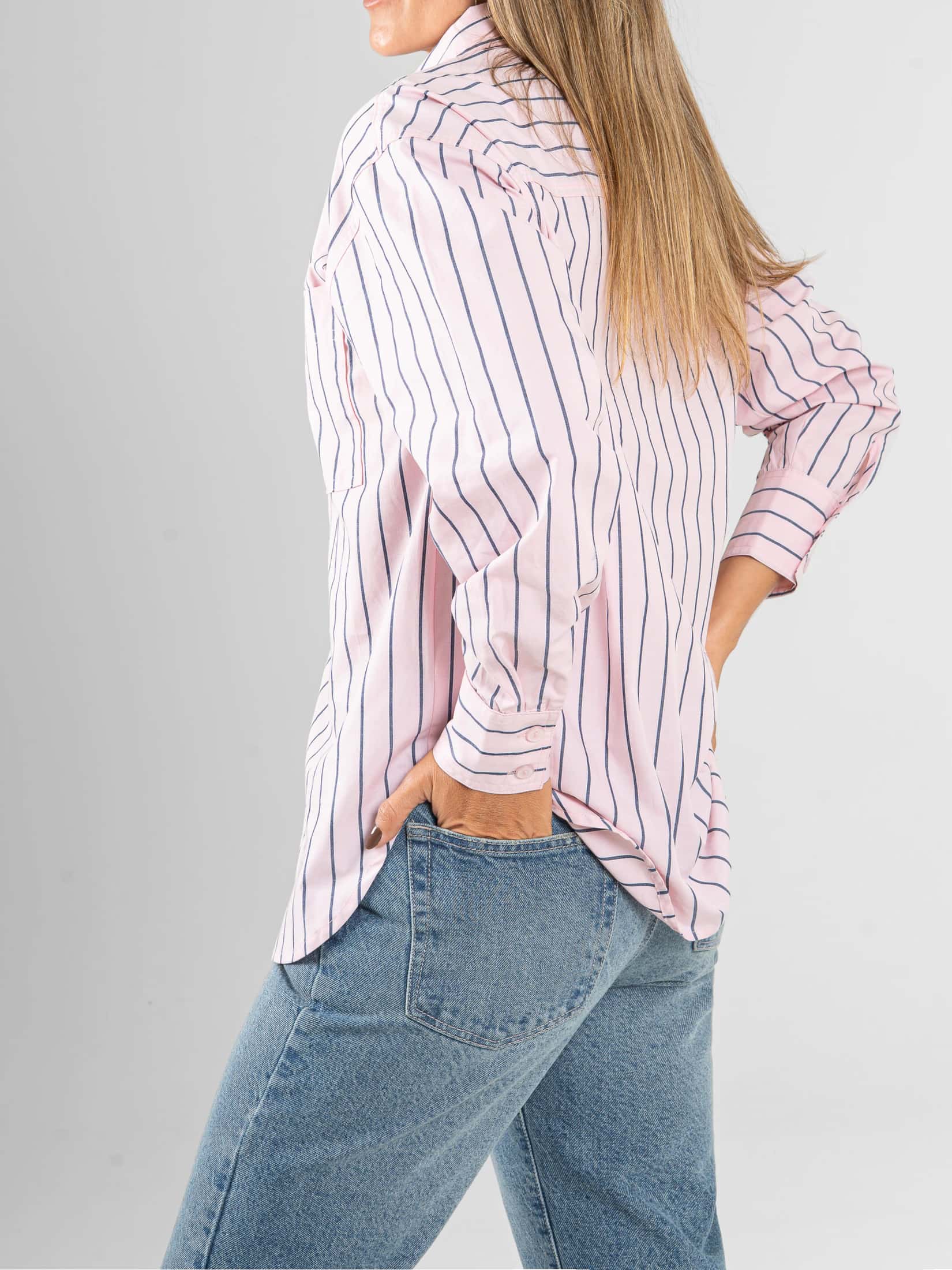 Ref: 0610685 Camisa manga larga, fit cómodo con cuello camisero y diseño de rayas en tono rosa - miniatura 2