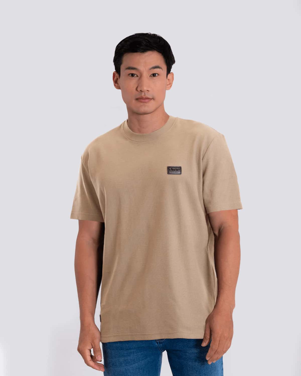 Camiseta beige aplique lateral para hombre