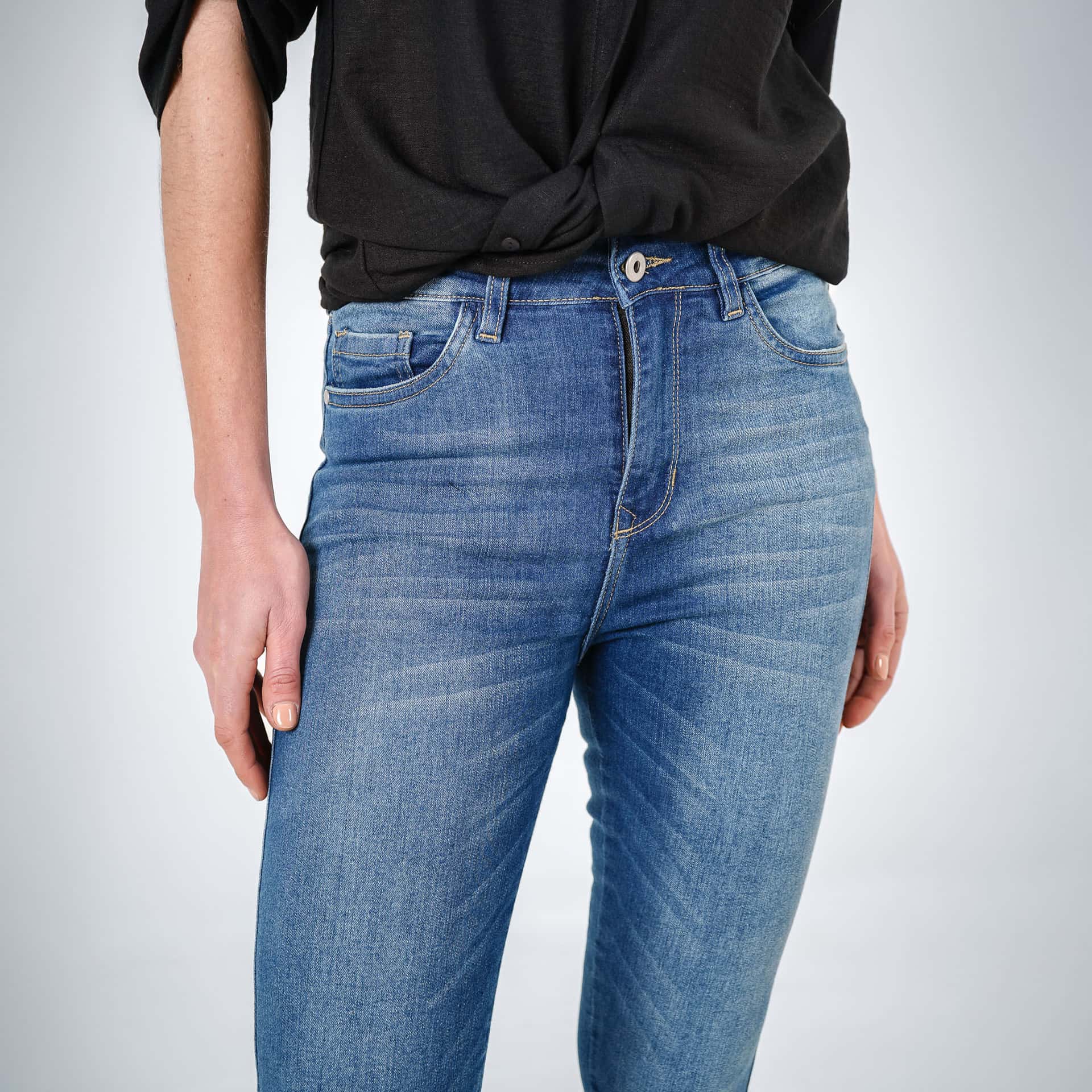 Jean diva bota skinny tiro medio