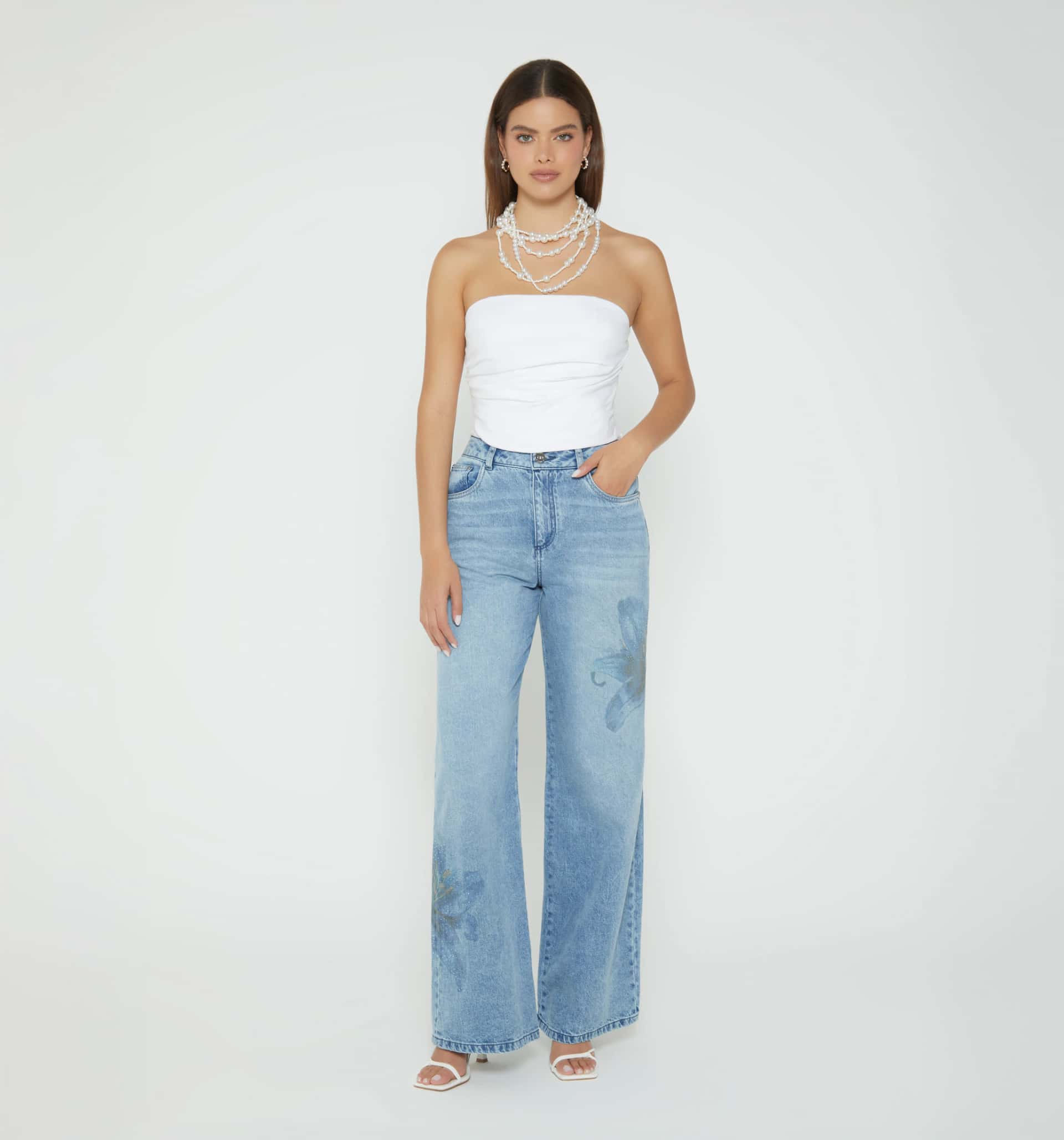 Jean wide leg alto estampado y cristales